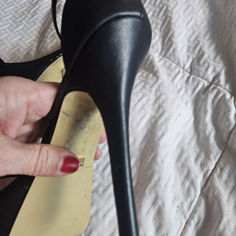 Elegant Black Stiletto Heels - Picture 3 of 6